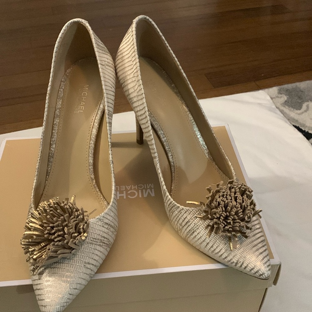Michael Kors pump,  ( Lolita Metallic)embossed leather 9.5 size